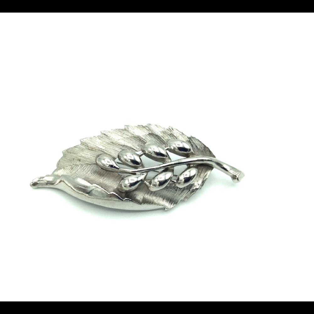 Vintage Modernist Brooch 3-D